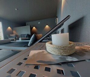 Sauna, hot tub, steam room, body treatments, hot stone massages