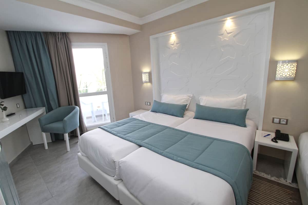 blackout curtains, free cots/infant beds, free rollaway beds, free wifi