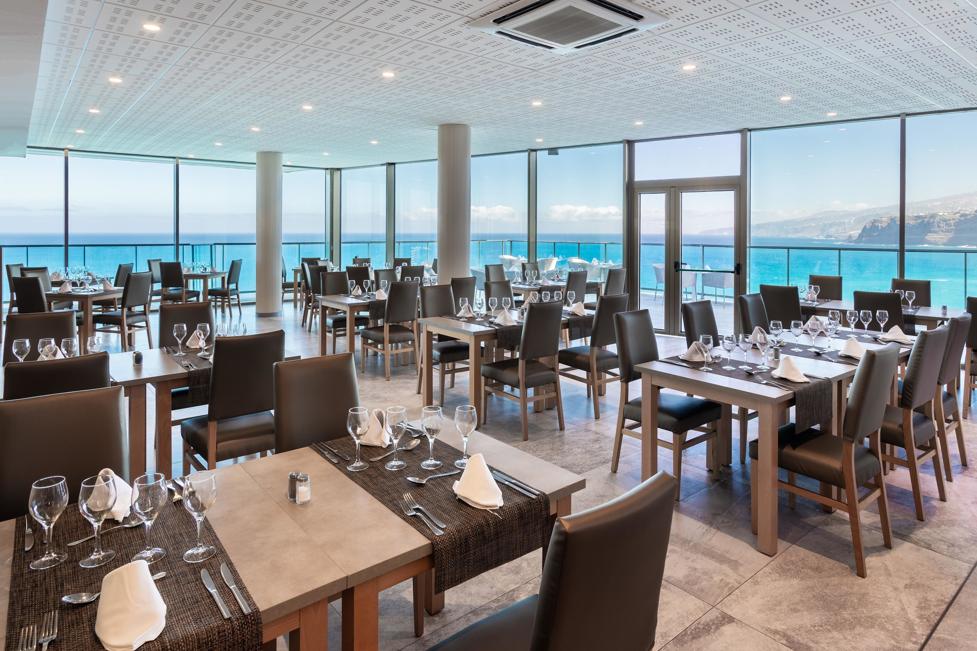 Petit déjeuner, déjeuner et dîner servis sur place