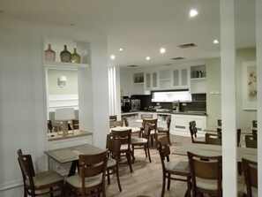 Free daily continental breakfast - Hotel Do Centro (Funchal)