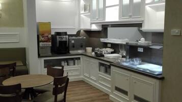 Free daily continental breakfast