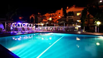 Seasonal outdoor pool, pool loungers