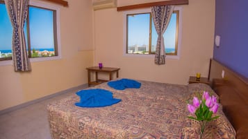 Appartement, 1 slaapkamer | Een bureau, verduisterende gordijnen, beddengoed