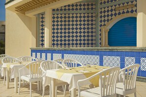 تناول الطعام بالخارج