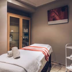 Sauna, hot tub, steam room, hot springs/mineral springs