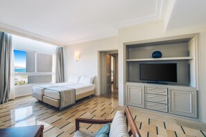 Een minibar, individueel gedecoreerd, individueel gemeubileerd