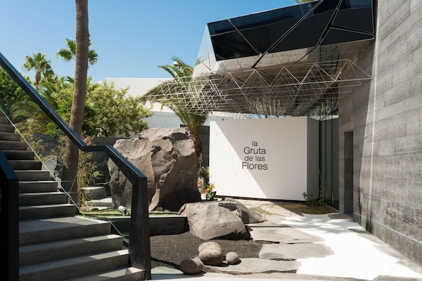 Salas de tratamiento para parejas, un sauna, una bañera de hidromasaje