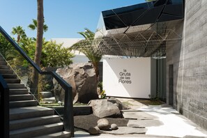 Couples treatment rooms, sauna, hot tub, Turkish bath, body treatments