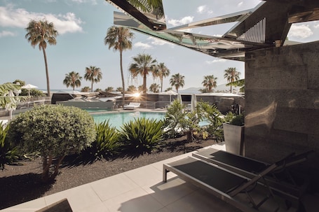 Junior Suite, Pool View (2 adults) | Terrace/patio. La Isla y el Mar Hotel Boutique - Adults Only