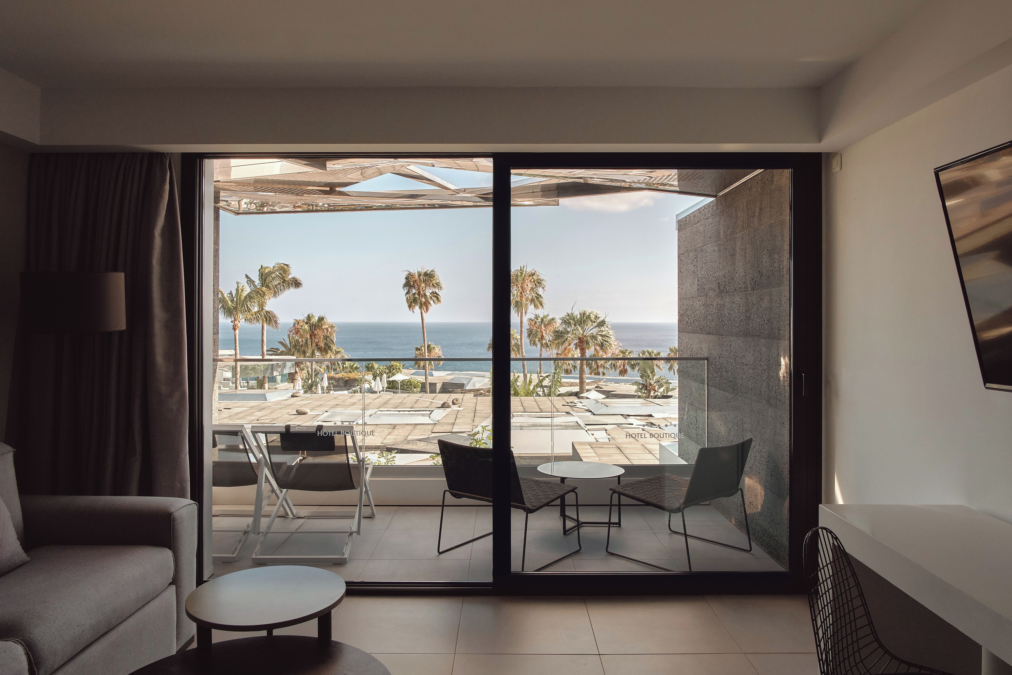 1 bedroom, premium bedding, down duvets, free minibar items