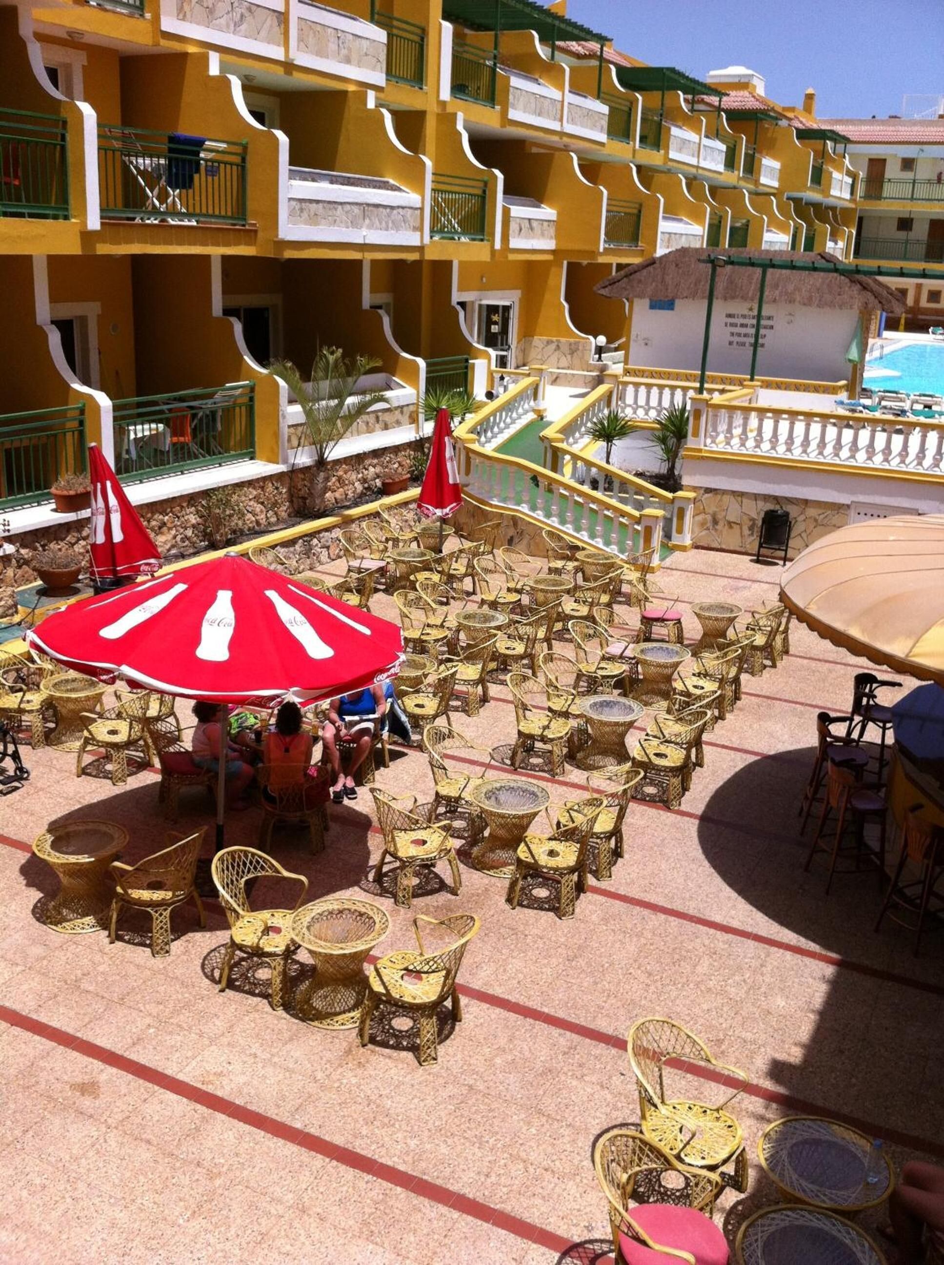 breakfast, lunch, dinner served; international cuisine