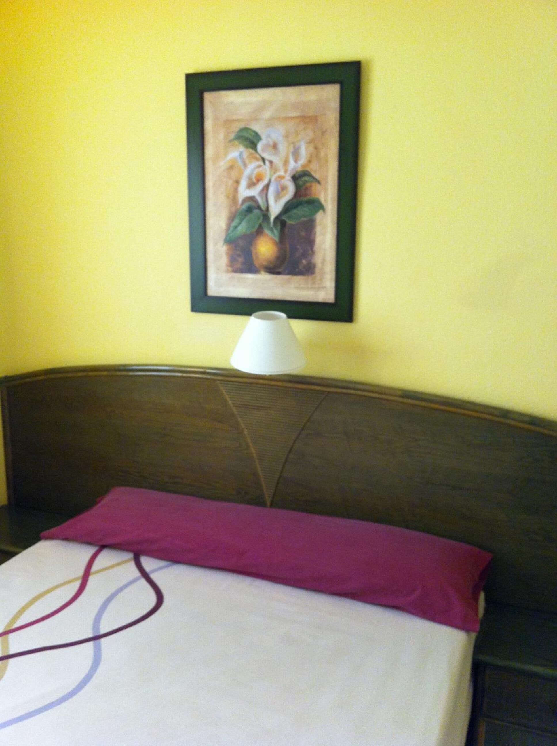 blackout curtains, free cots/infant beds, wifi, bed sheets