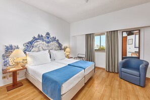 Twin Room | Pillowtop beds, in-room safe, soundproofing, free WiFi - Hotel Apartamento Brisa Sol (Albufeira)