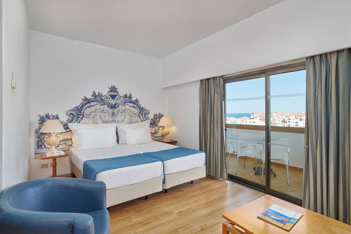 Studio Pool view | 1 bedroom, pillowtop beds, in-room safe, soundproofing