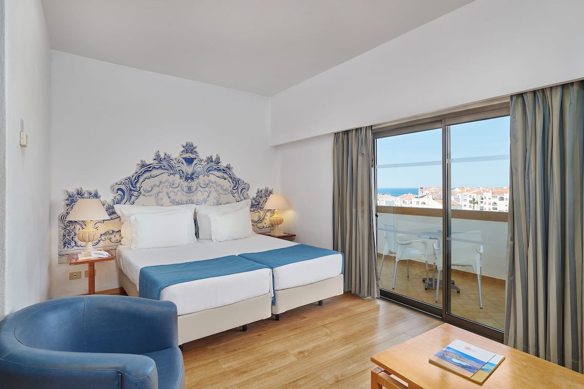 Studio Pool view | 1 bedroom, pillowtop beds, in-room safe, soundproofing