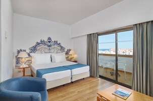 Studio Pool view | Pillowtop beds, in-room safe, soundproofing, free WiFi