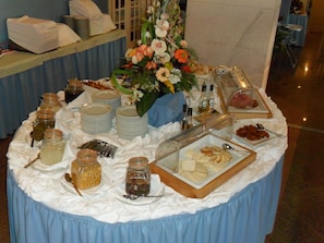 Enjoy a sumptuous spread of international cuisine and refreshments at our buffet.