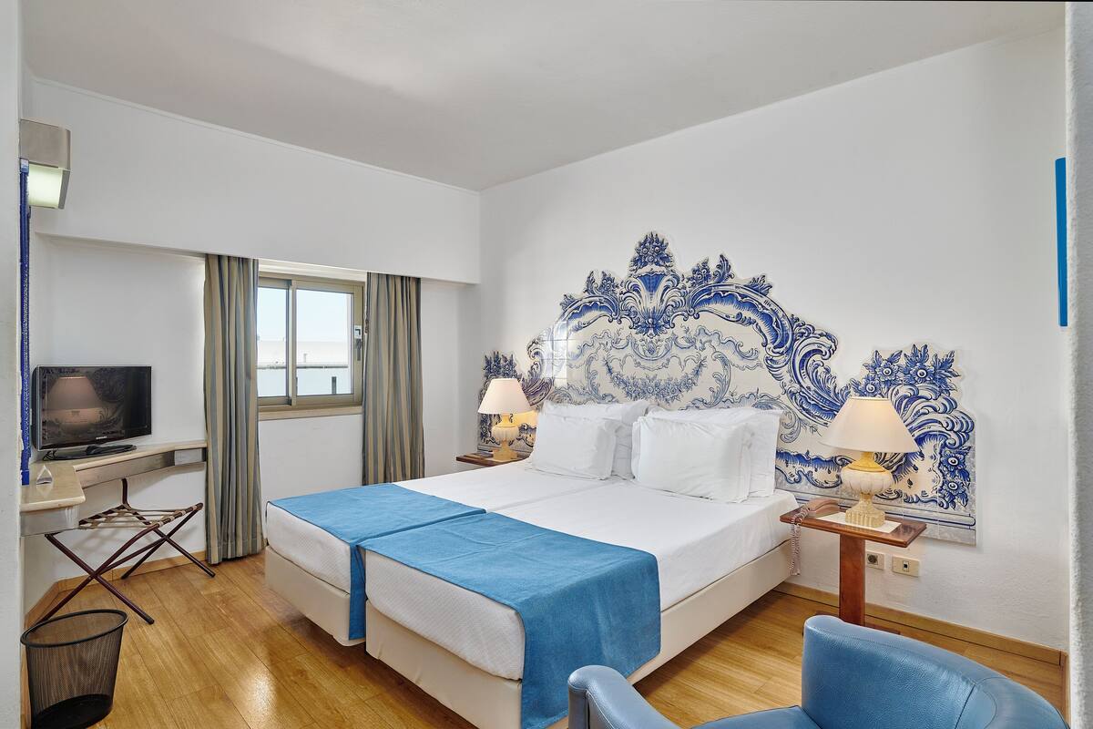 Studio, City View | 1 bedroom, pillowtop beds, in-room safe, soundproofing