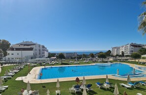 Estudio, vista a la alberca | Vista a la playa o el mar