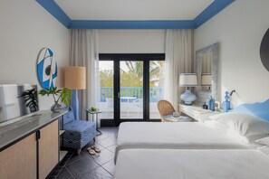 Minibar, escritorio, cortinas blackout y wifi gratis