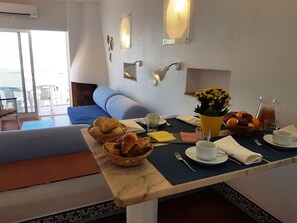 Studio, uitzicht op zee | 1 slaapkamer, een kluis op de kamer, individueel gedecoreerd