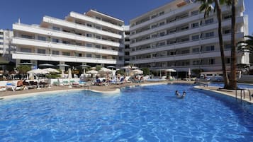 2 piscines extérieures