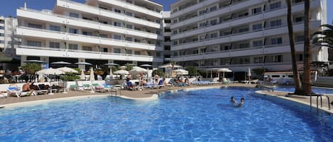 2 piscinas al aire libre, tumbonas