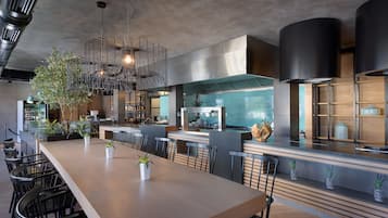 6 Restaurants; Frühstück, Mittagessen und Abendessen werden serviert
