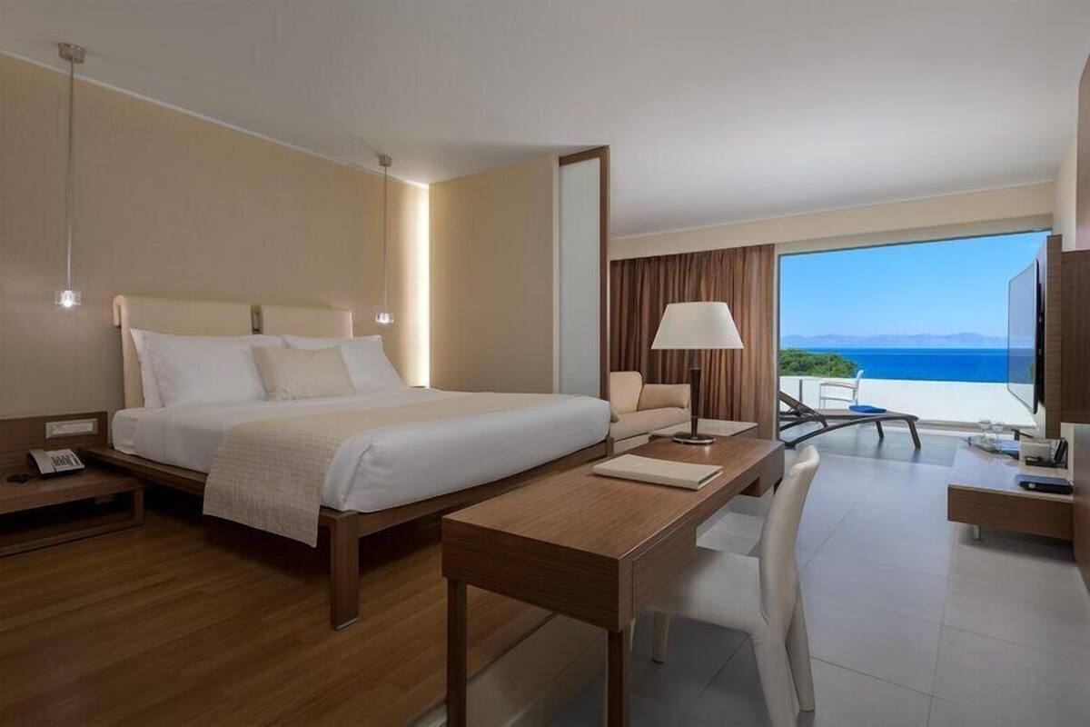 Junior Suite, Sea View | 1 bedroom, desk, soundproofing, free WiFi