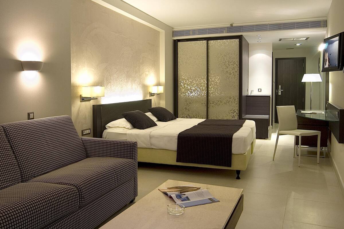 1 bedroom, desk, soundproofing, free WiFi