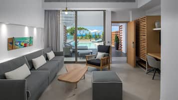 Superior Suite, Heated Private Pool (Adults Only) | Wohnzimmer | Tischtennisplatte, Bücher