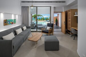 Superior Suite, Heated Private Pool (Adults Only) | Nappali | Pingpongasztal és könyvek