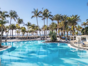 Outdoor pool, pool loungers