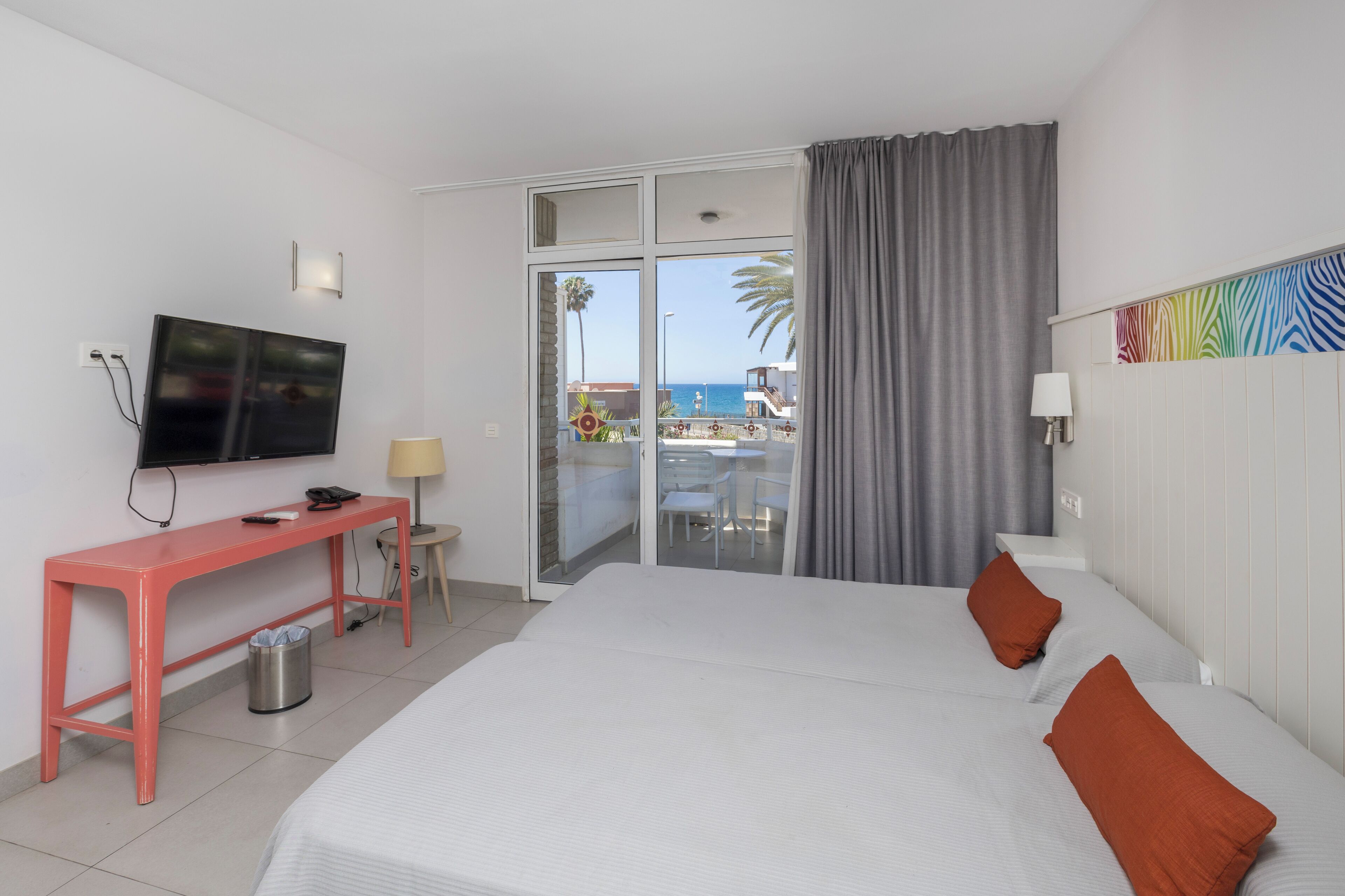 客房内保险箱、收费 WiFi、床单