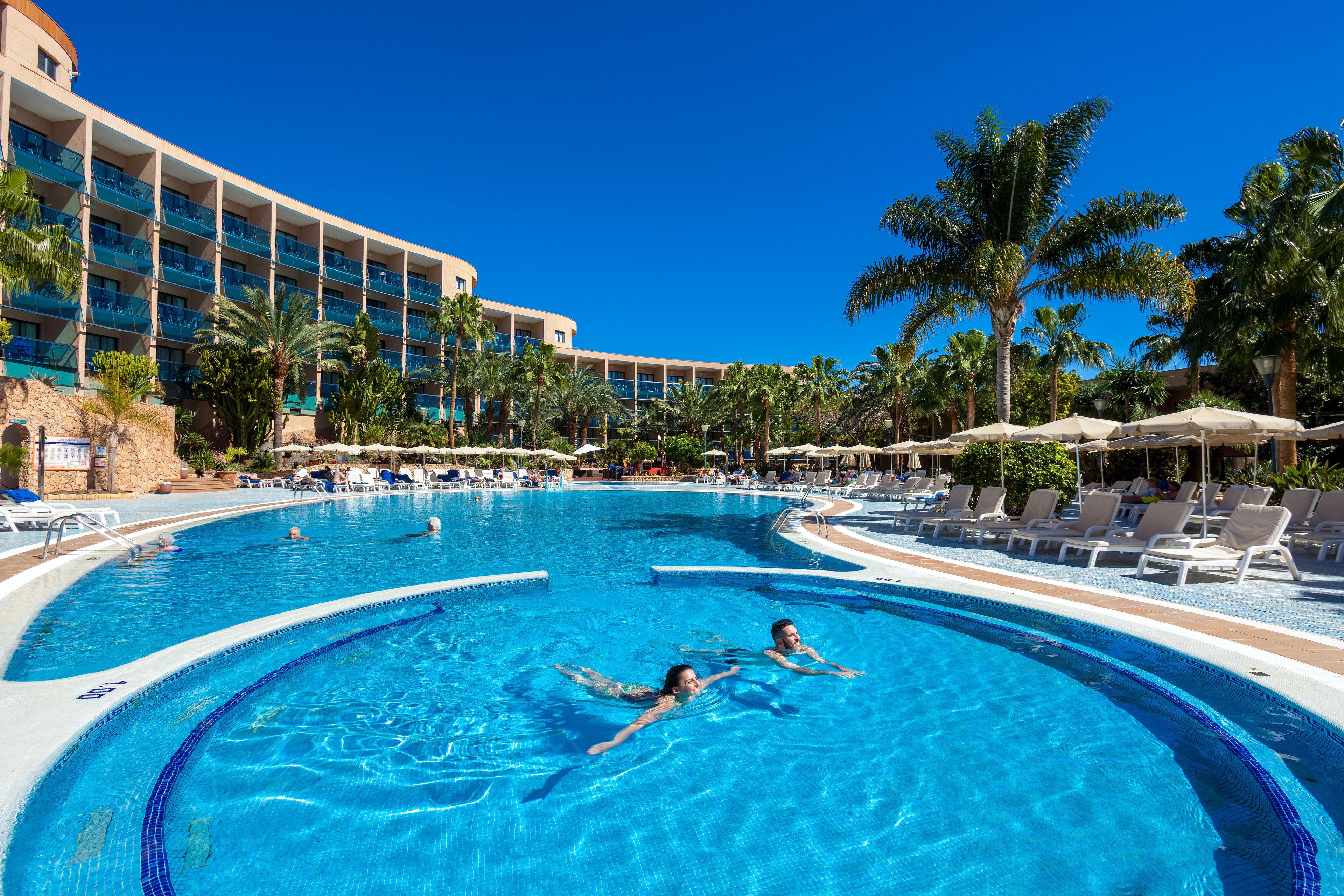 Hồ bơi trong nhà, hồ bơi ngoài trời 