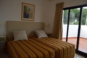 Apartment, 1 Bedroom (Garden area, for 4 people) | In-room safe, iron/ironing board, free cots/infant beds, free WiFi - Mouraliz Apartmentos (Loule)