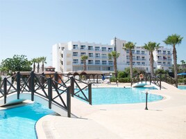 2 outdoor pools, sun loungers