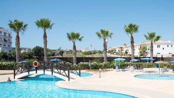 2 outdoor pools, sun loungers
