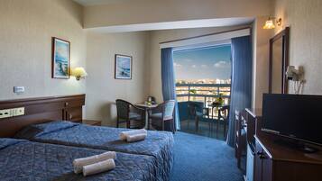 Free cribs/infant beds, rollaway beds, WiFi