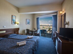 免费婴儿床、折叠床/加床（额外收费）、收费 WiFi