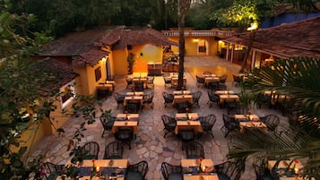 Breakfast, lunch, dinner served; al fresco dining