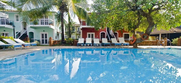 حمّام سباحة خارجي