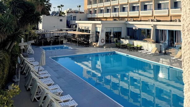 Seasonal outdoor pool - Paphiessa (Paphos)