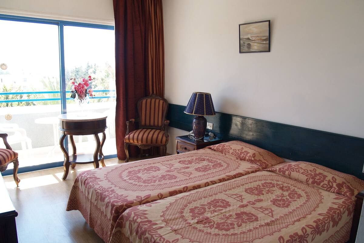 In-room safe, free cots/infant beds, free rollaway beds, bed sheets