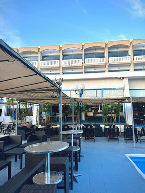 Seasonal outdoor pool - Paphiessa (Paphos)