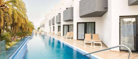 Outdoor pool, pool loungers