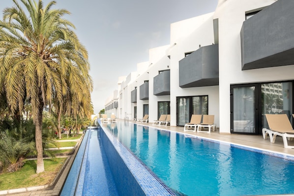 Außenpool, Liegestühle