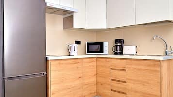 Fridge, coffee/tea maker, electric kettle, cookware/dishes/utensils