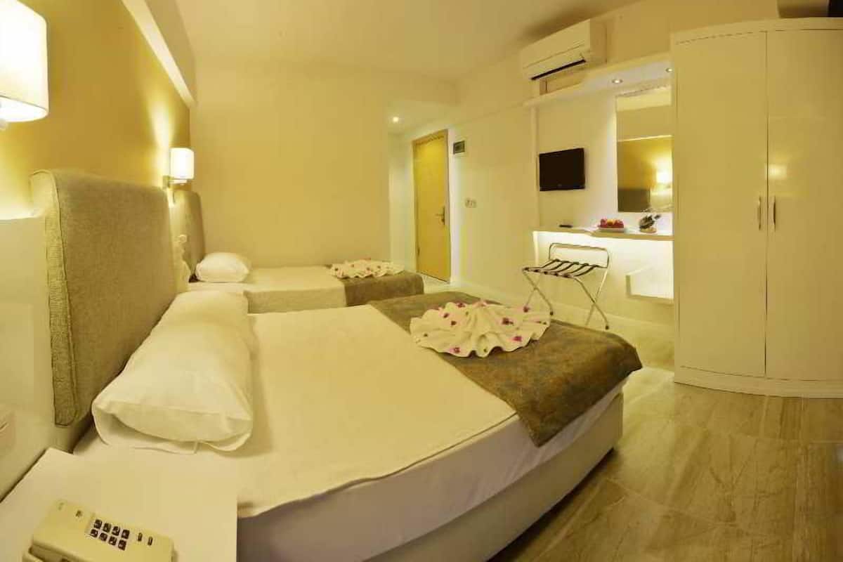 Premium bedding, minibar, in-room safe, WiFi (free)