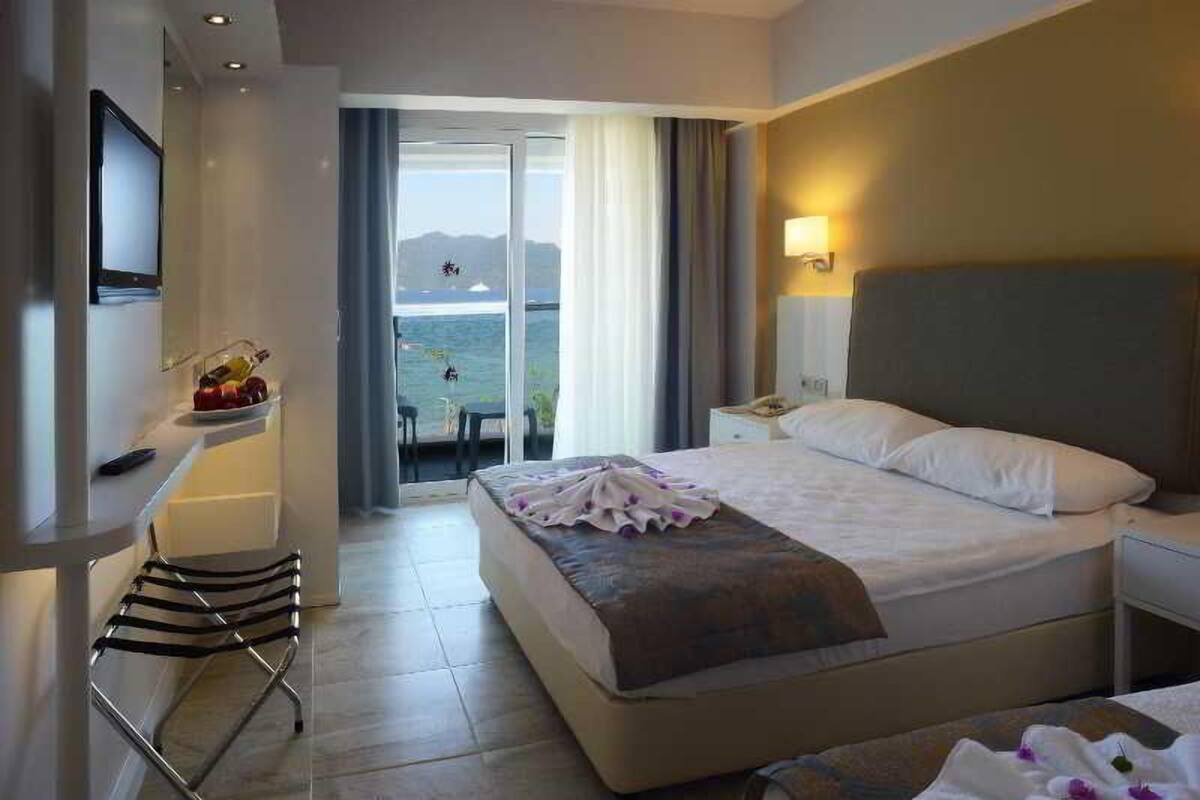 Premium bedding, minibar, in-room safe, WiFi (free)